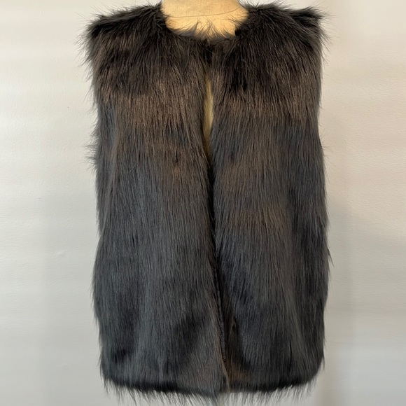 FAUX FUR VEST FOREVER21 - Picture 5 of 7
